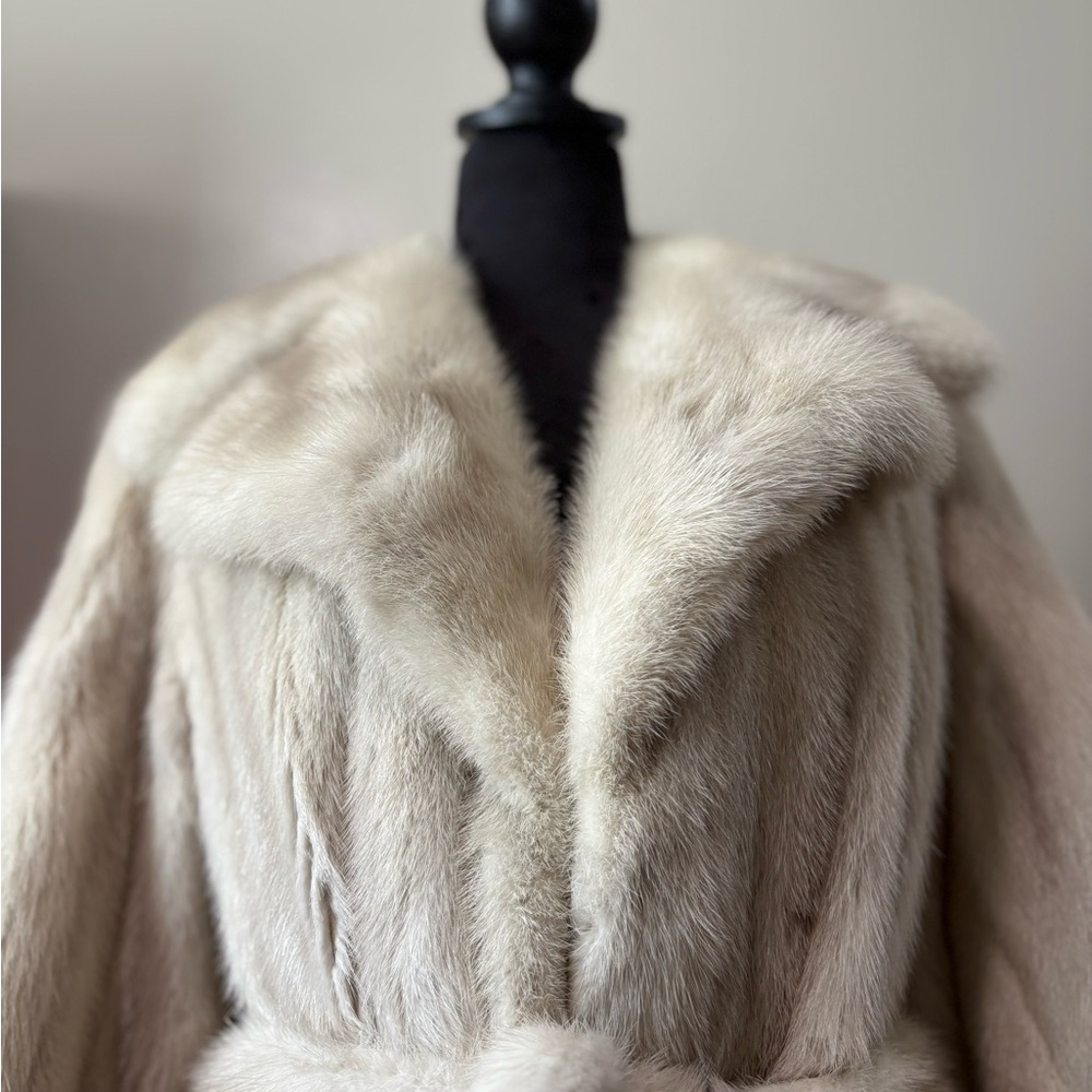 Elegant Cream Mink fur Coat - Picture 3 of 16